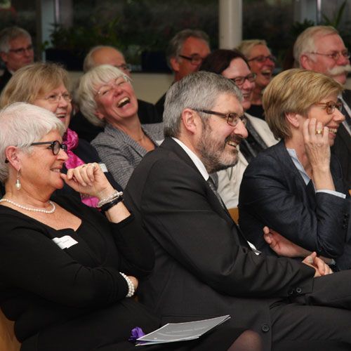 Berliner Redner bringt alle zum Lachen